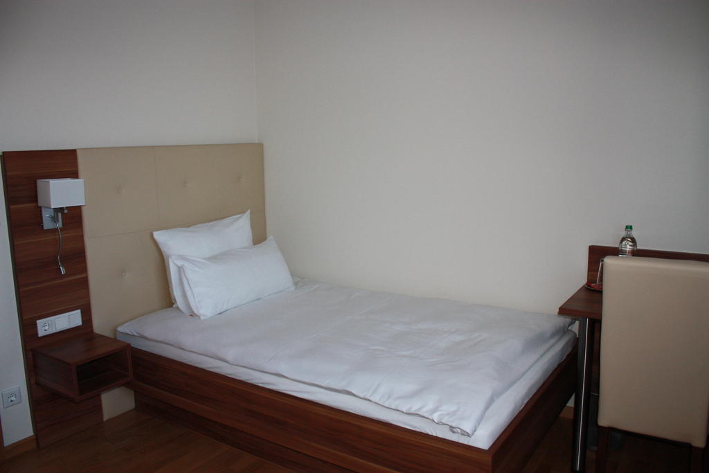Boarding House Holledau Inn Schweitenkirchen Δωμάτιο φωτογραφία