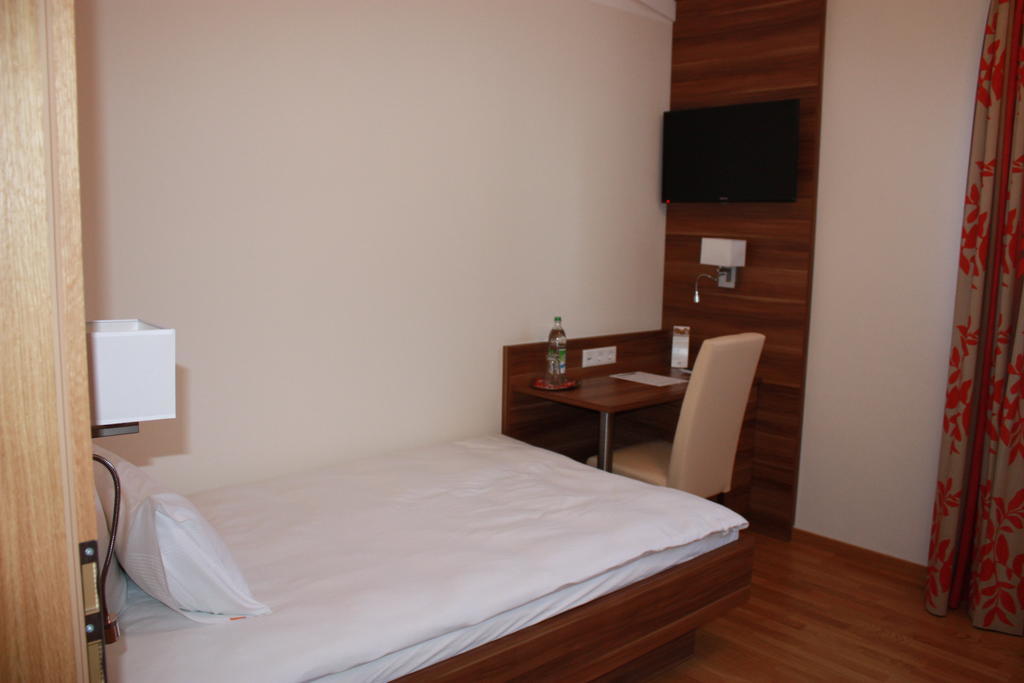 Boarding House Holledau Inn Schweitenkirchen Δωμάτιο φωτογραφία