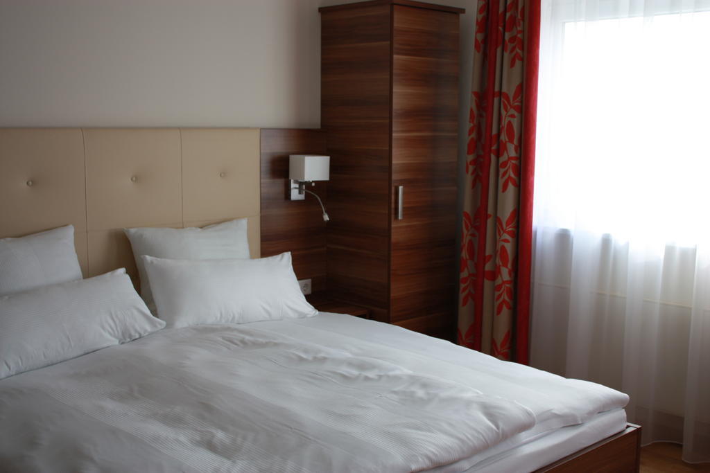 Boarding House Holledau Inn Schweitenkirchen Δωμάτιο φωτογραφία
