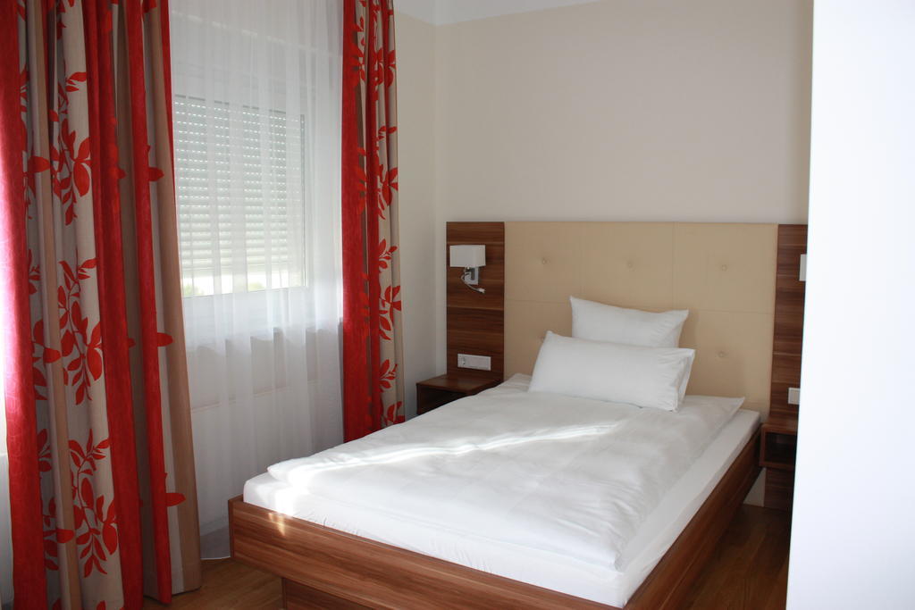 Boarding House Holledau Inn Schweitenkirchen Δωμάτιο φωτογραφία