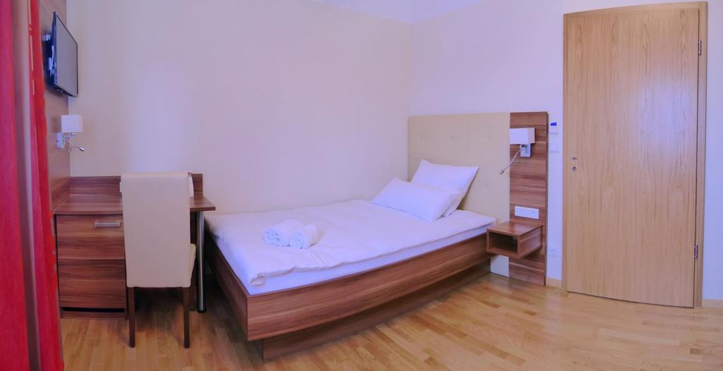 Boarding House Holledau Inn Schweitenkirchen Δωμάτιο φωτογραφία